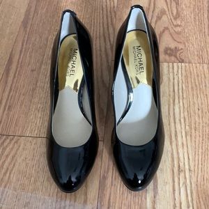 New Michael kors shoes size 7M color black